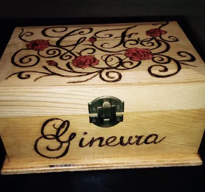 Cofanetto pirografato su legno personalizzato